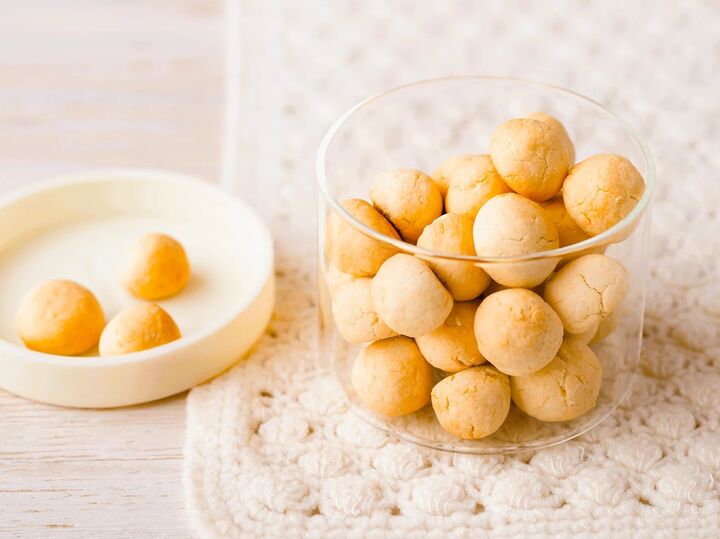 【オイルなし、グルテンなし】ほんのり甘くて、口どけのいい「ボーロ」の作り方。材料はたった4つで作れますよ♪