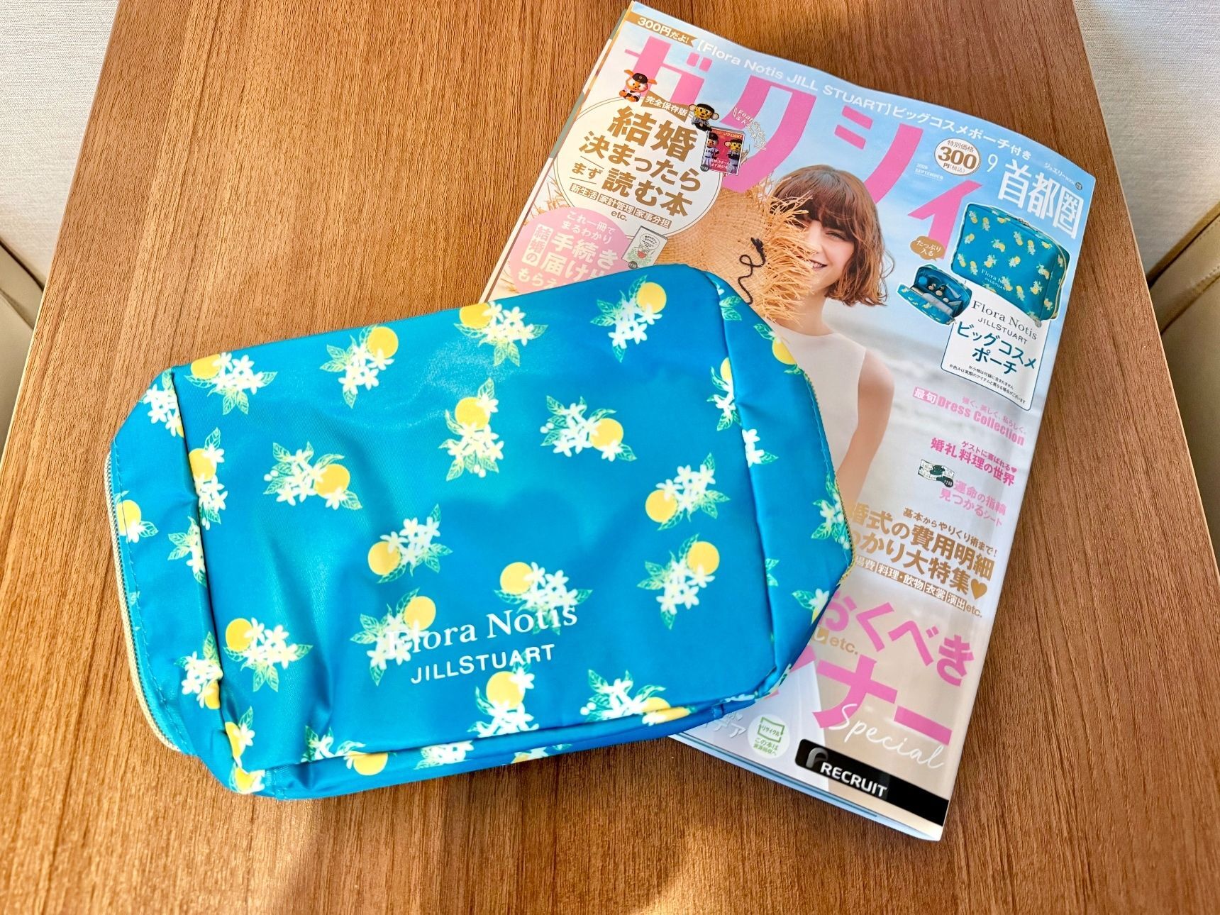 【ゼクシィ9月号】300円でこのクオリティ!? ジルスチュアートの「ドデカポーチ」が超優秀！