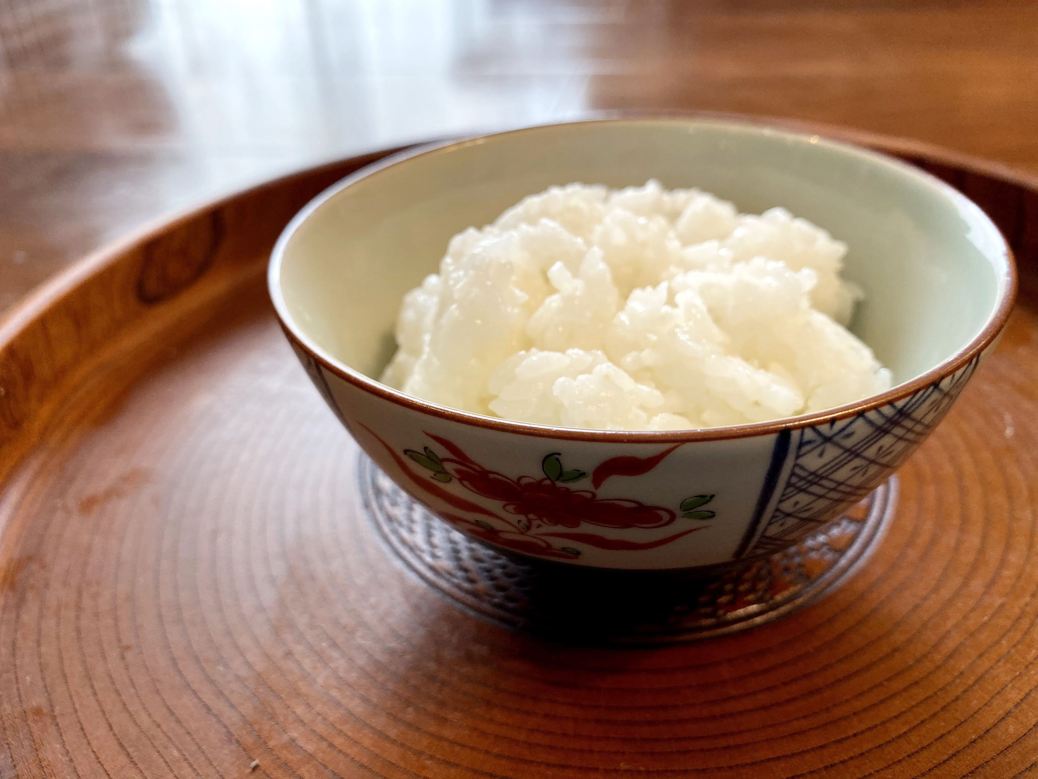 【冷凍ごはんの時短裏技】形を変えて冷凍するだけで解凍時間が半分に！