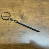 【ダイソー】キーホルダー感覚で持ち運べて超便利！家の困ったを1本で解決！