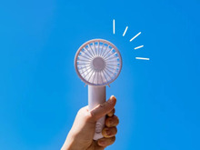 屋外での『ハンディファン』の使い方に気をつけて！混雑した場所では、人に怪我をさせてしまう危険も【充電式グッズの注意点】