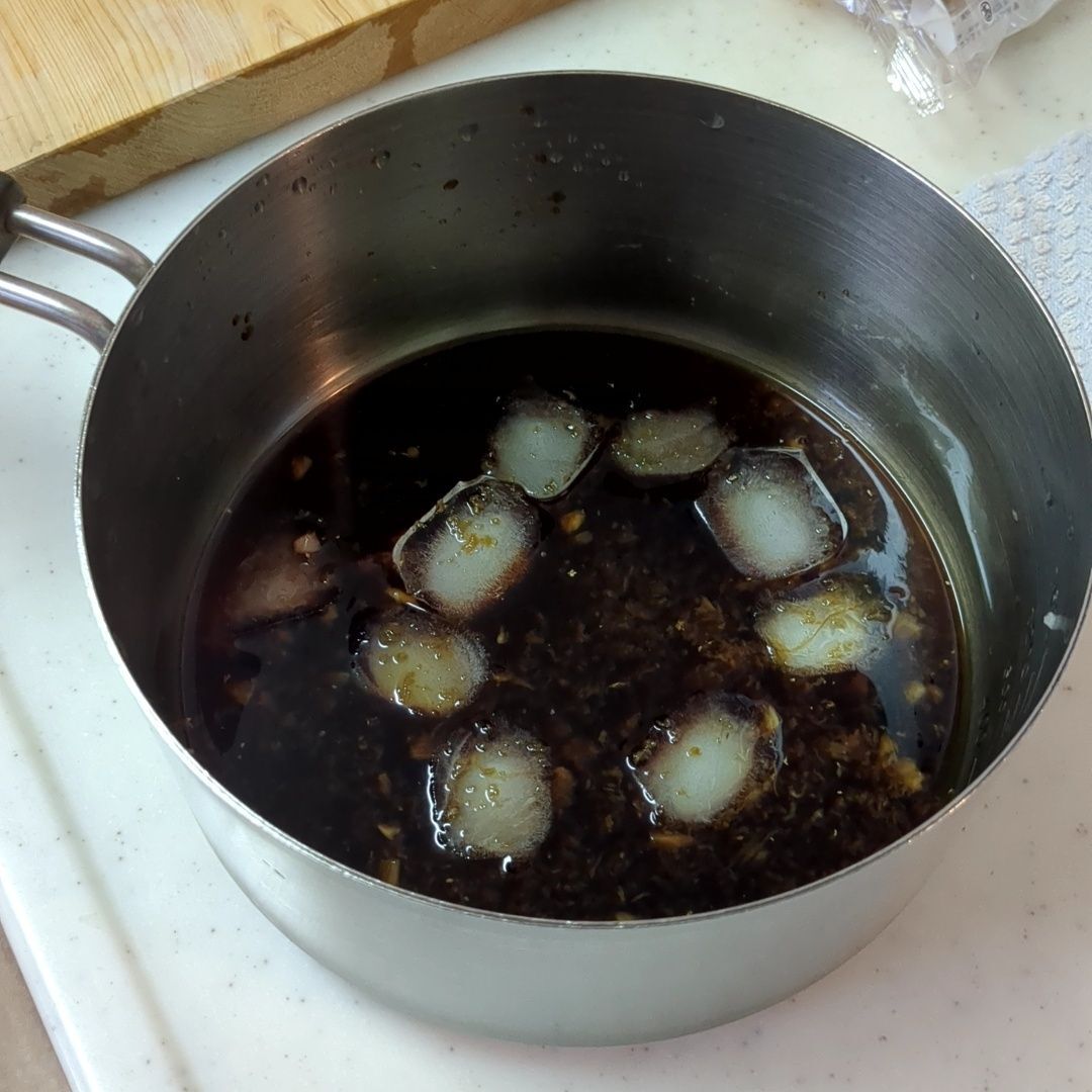 氷や水で少しだけ薄めます