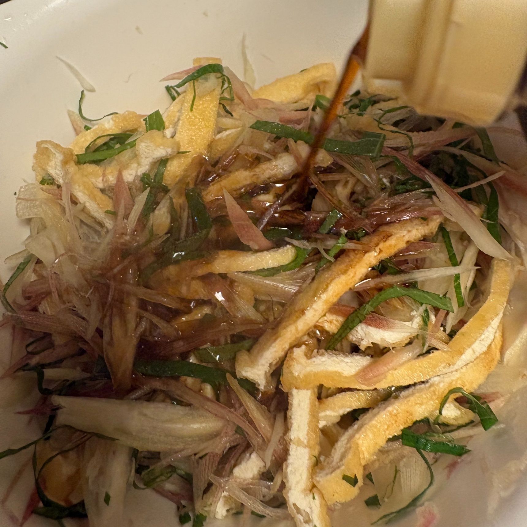 麺つゆも加えてよく混ぜ合わせます。