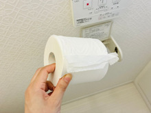 新品のトイペがビリビリ破れる問題、「指でスーッとするだけ」で嘘みたいに解決します！