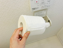 新品のトイペがビリビリ破れる問題、「指でスーッとするだけ」で嘘みたいに解決します！