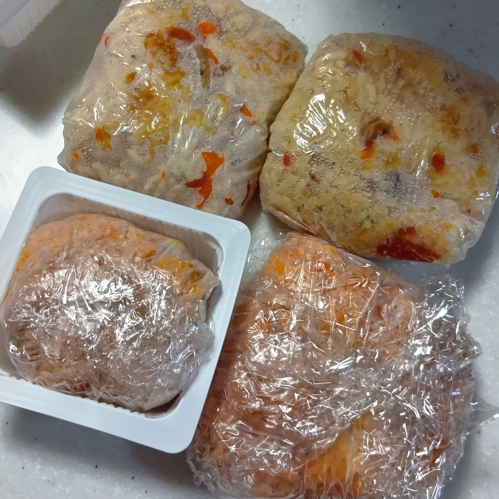 今までは大きさを決めず、適当なサイズにしてラップで包んで冷凍していました。  
