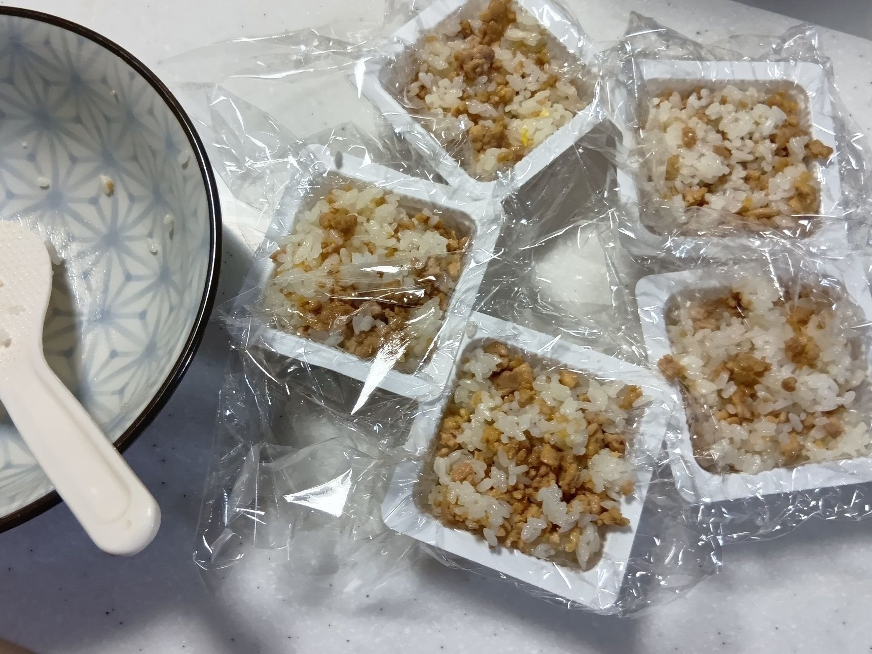 この豆腐パック容器での、冷凍ストックの作り方はね、とっても簡単なの！