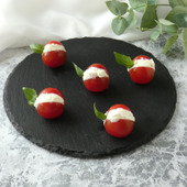 パクパクつまめる！「ミニトマトのクリームチーズサンド」