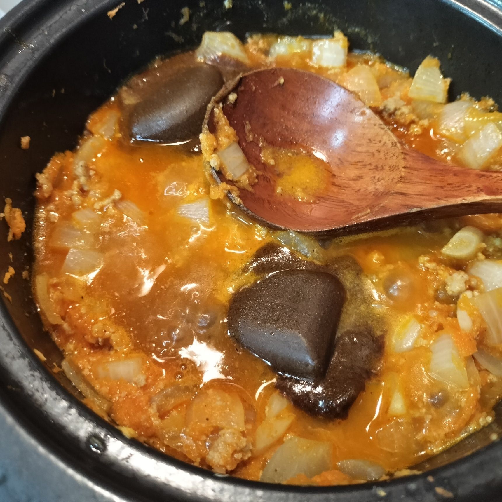 3、カレールウを加えて、ルウを溶かしながら、10分程煮る