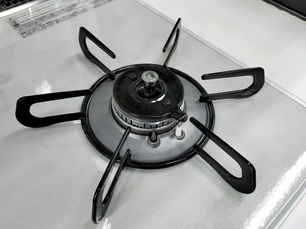 五徳の〈ベタベタ油汚れ〉に効果バツグン！つけ置きは必要なし→速攻ピカピカになるアイテムとは♡