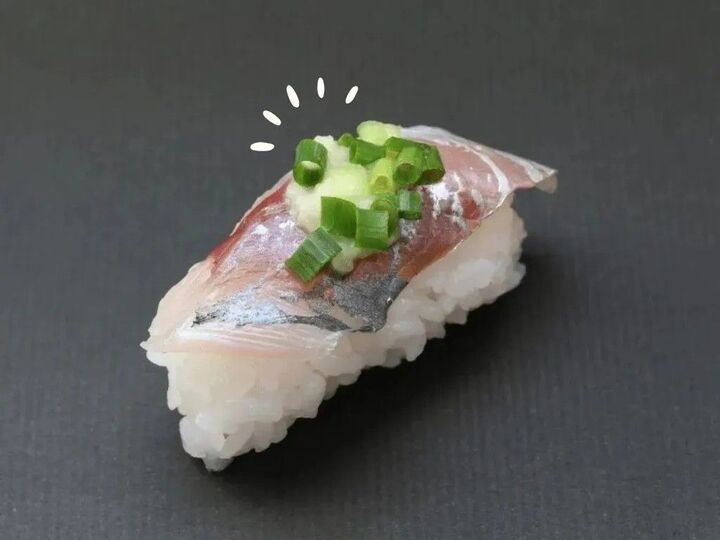 薬味が乗ったお寿司はひっくり返さないで!醤油はこうつけるのが正解です