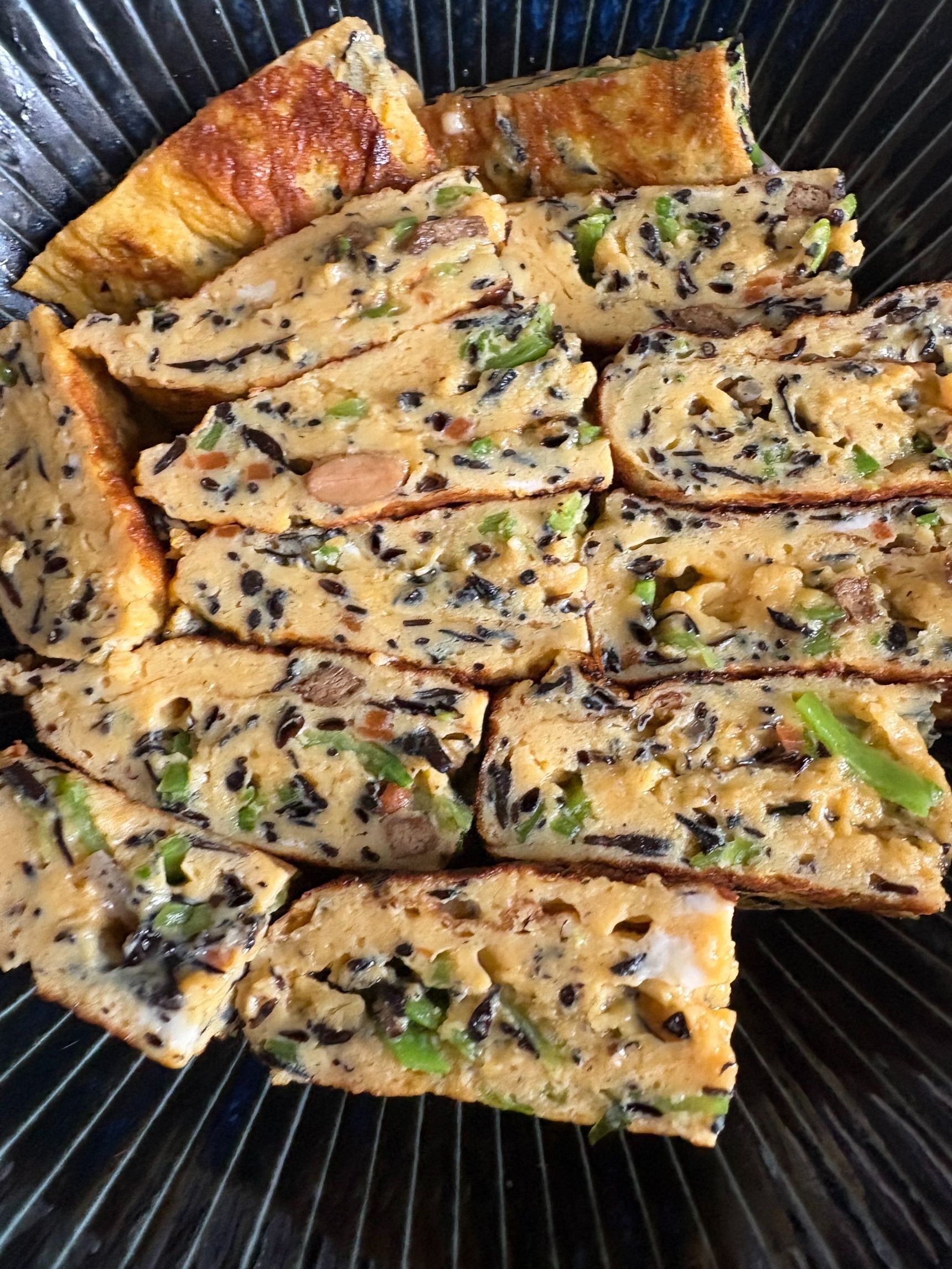 パック入りヒジキの煮つけを卵焼きに入れたら懐かしいお味で感激！