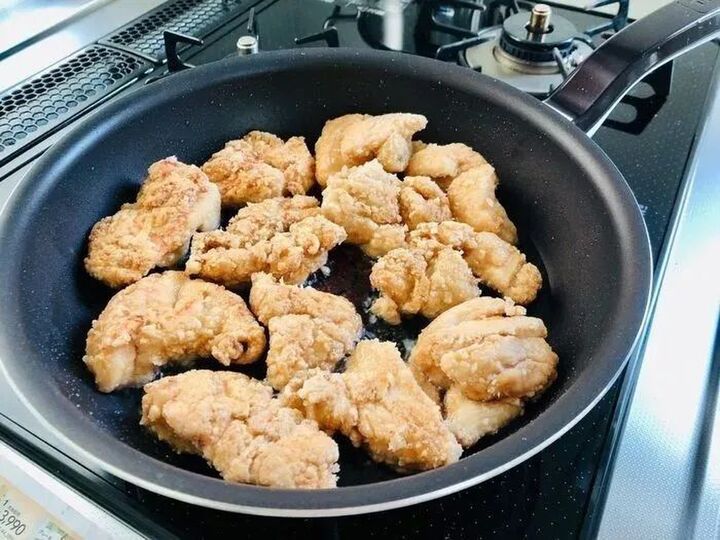 揚げ物で〈バット〉を使わず油切りする方法。ナイスな"場所"見つけました♪