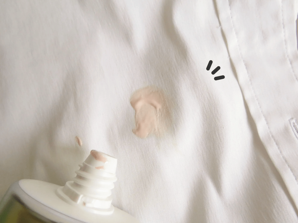 「え、ピンクになっちゃった！」服についた日焼け止めを落とすときにNGなものって？効果的な対処法5つを比較【やってみた】