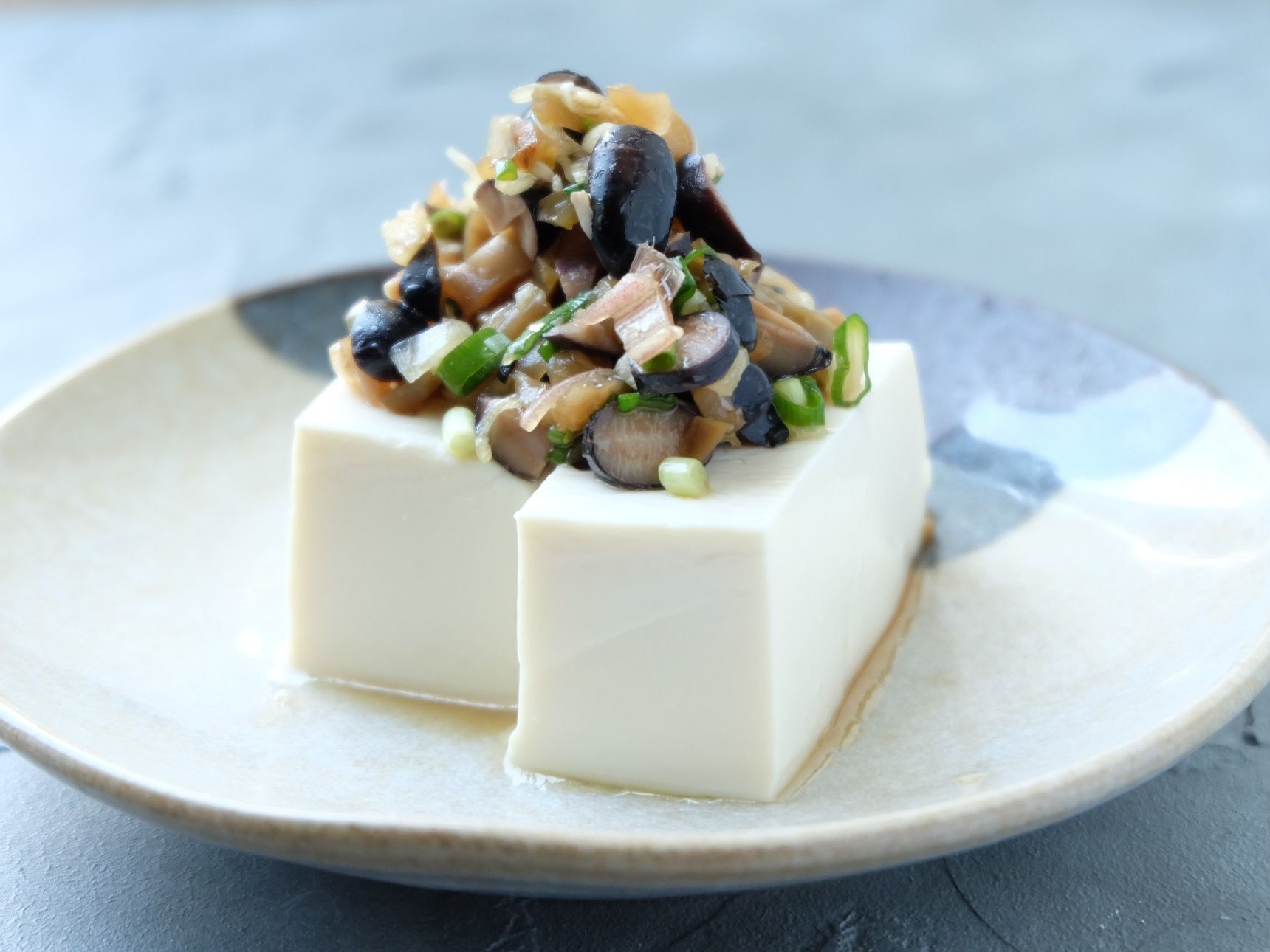 【くらし薬膳】潤いと血を補う◎黒豆とザーサイの冷や奴