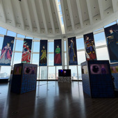 絶景を望む展望台が舞台の没入型イベント！人気TVアニメ『薬屋のひとりごと』の幻想の世界を体験！