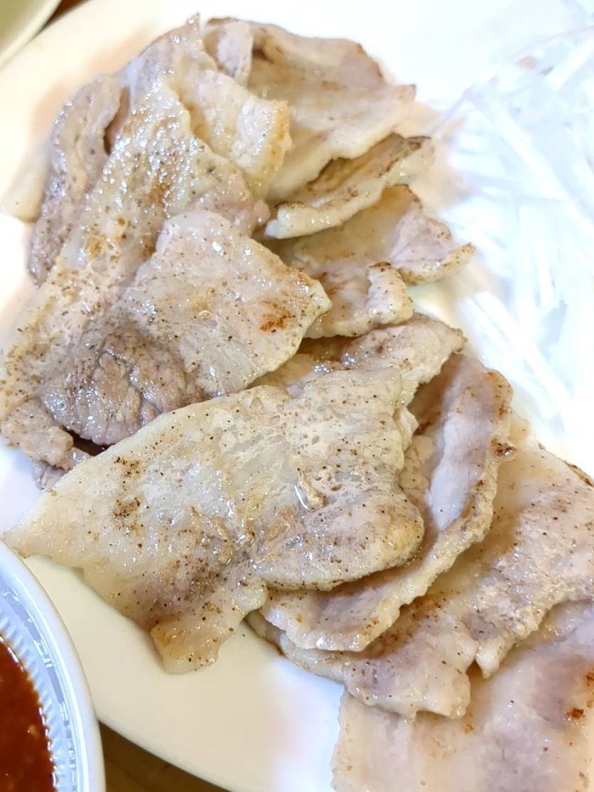 肉を焼きます。