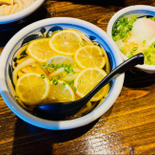 安い、早い、旨い、夏場に一度は食べてみたいレモンたっぷりうどん