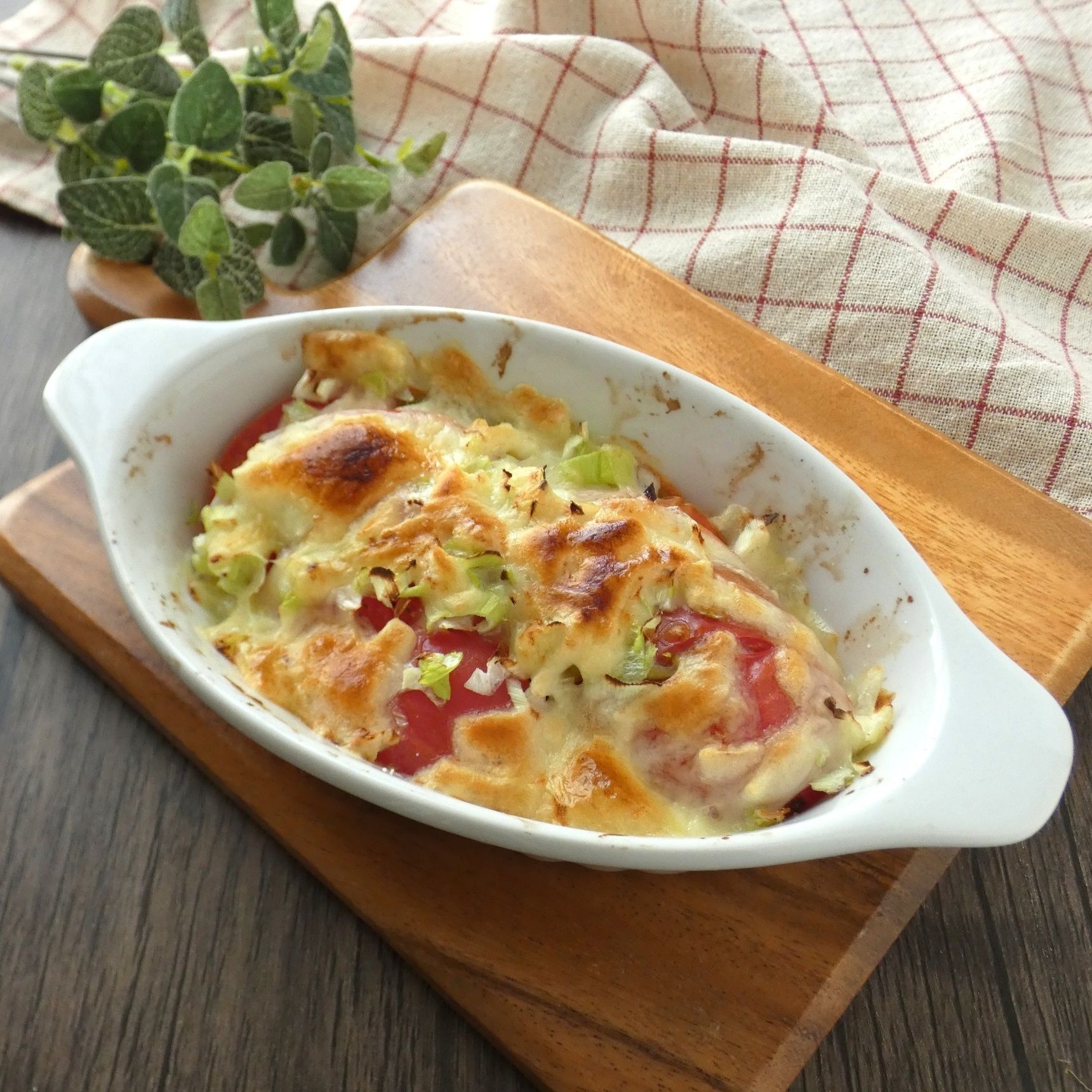 材料4つ！「トマトのネギチーズ焼き」