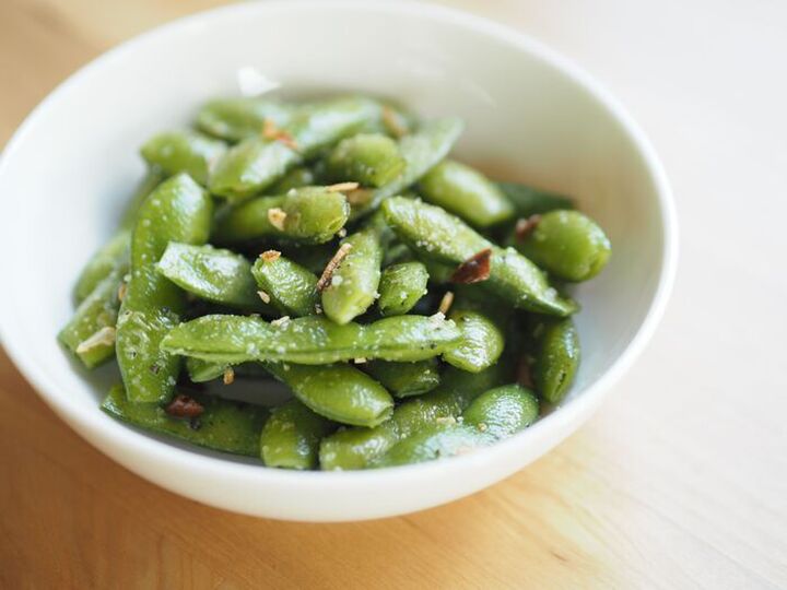 【塩茹でにはもう戻れない】進化系「枝豆ペペロンチーノ」がウマすぎる!ニンニクと鷹の爪でヤミツキ必至♡