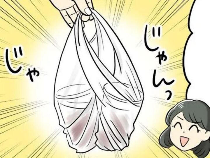 アイスコーヒー2個、片手で持てる!? → その手があったか!スマートに持ち歩ける裏ワザ発見♡「え?これ天才すぎる」