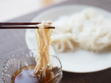 『そうめん』が絶対に吹きこぼれない裏ワザ茹で方が革命的！【コンロの掃除不要】火を止めてフタをするだけ！？
