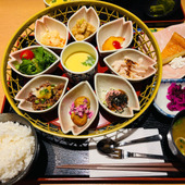 ランチタイムにおすすめ！豪華過ぎる和膳・しかもデザート付きですよ〜