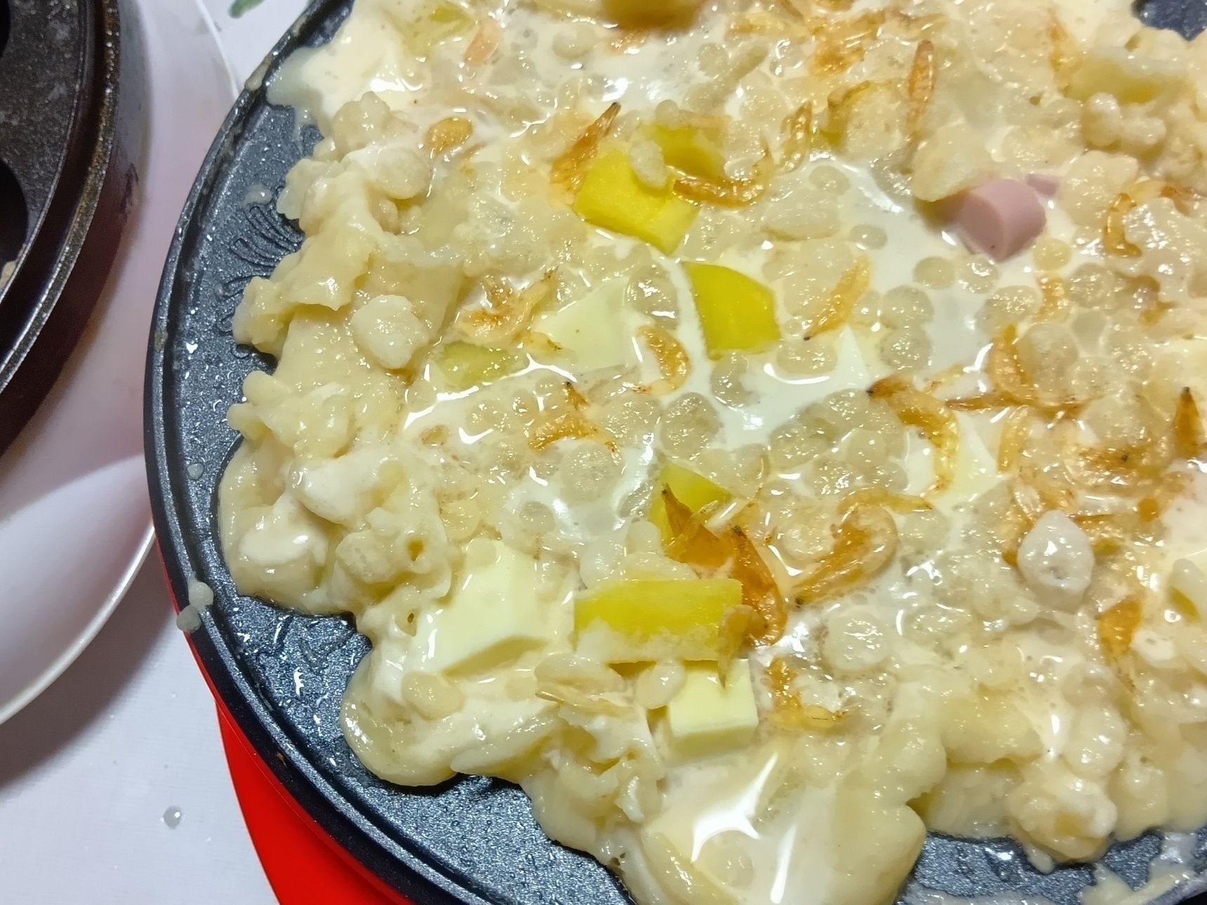 電子レンジで加熱してそのまま食べても美味しい状態にしてから、たこ焼きに入れるよ！