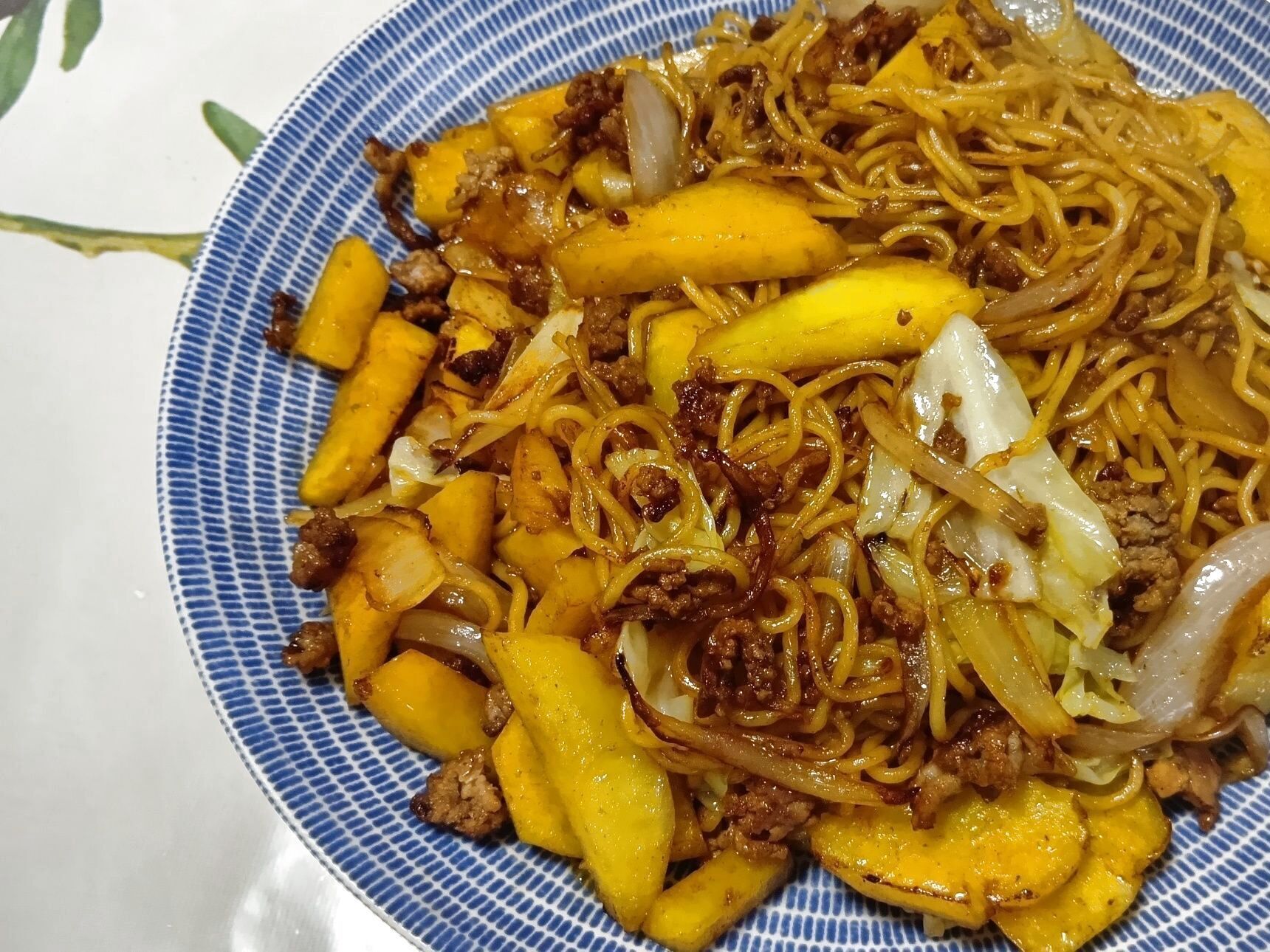 在庫処理の焼きそばがごちそうに！？仕上がりを変える意外な調味料1つって何？