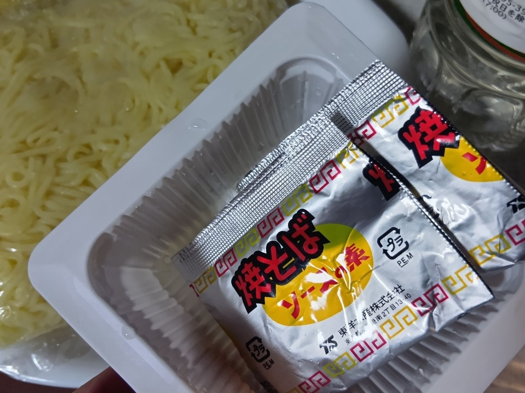 その④　粉末ソースを斜めに立ててスタンバイ！