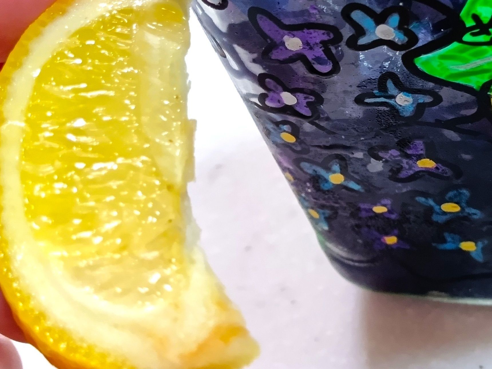 まだレモンをちょい足ししたことがない方は、ぜひ一度試してみてはいかがでしょうか？ 暑い夏の食卓に、爽やかな味変を楽しんでみてくださいね。