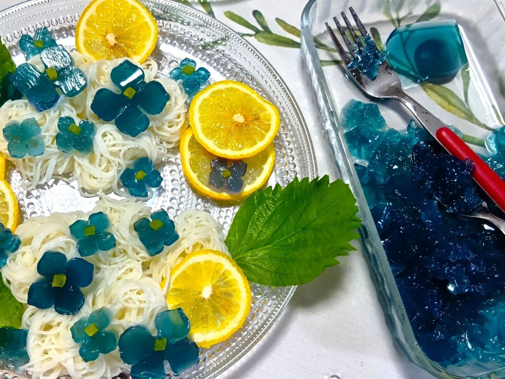 レモンをちょい足しすると、暑い季節にぴったりの、さっぱり爽やかな味わいに！