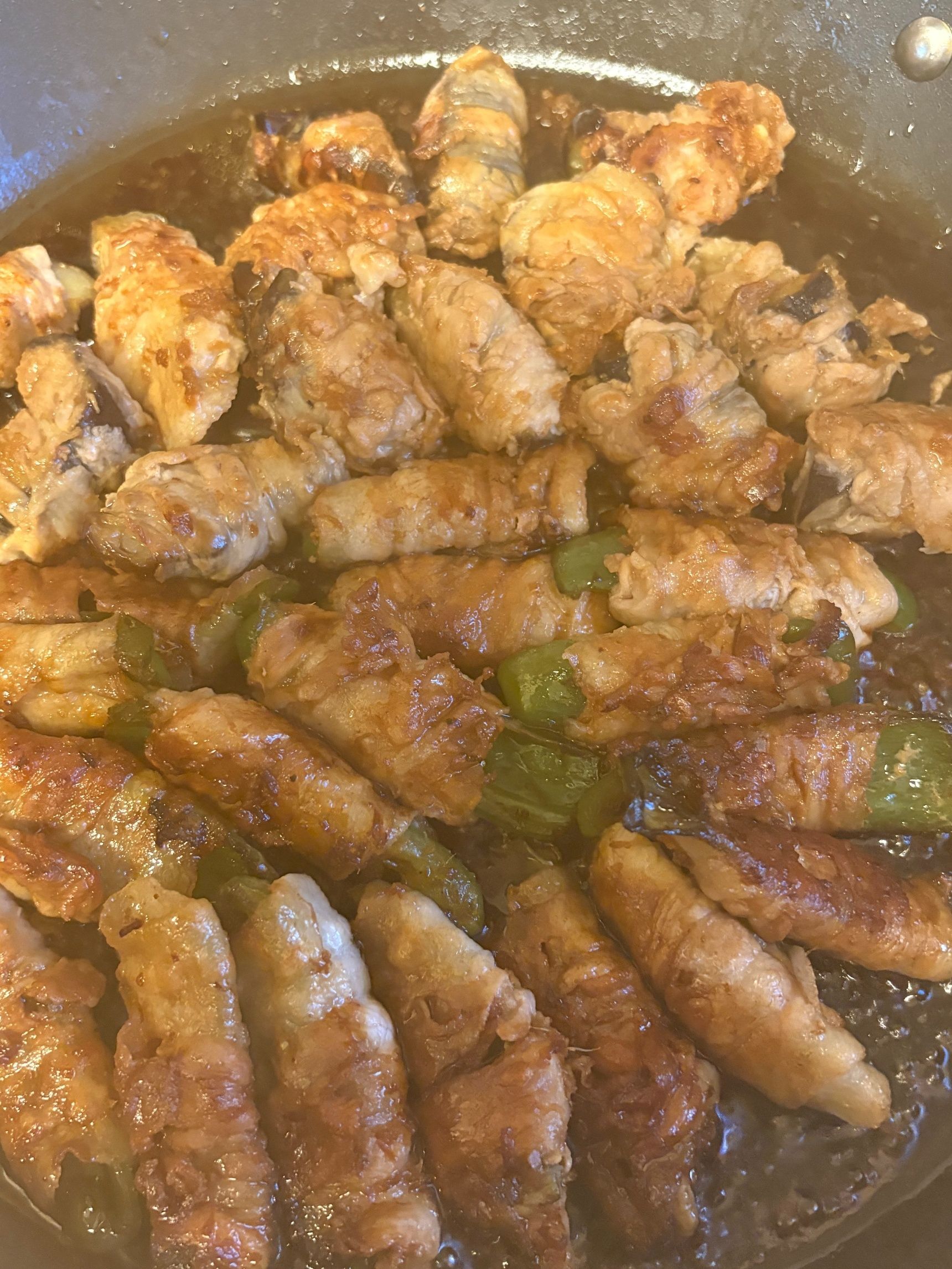 ピーマンと冷凍揚げナスのバラ肉巻き生姜焼き！