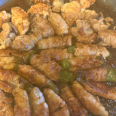 ピーマンと冷凍揚げナスのバラ肉巻き生姜焼き！