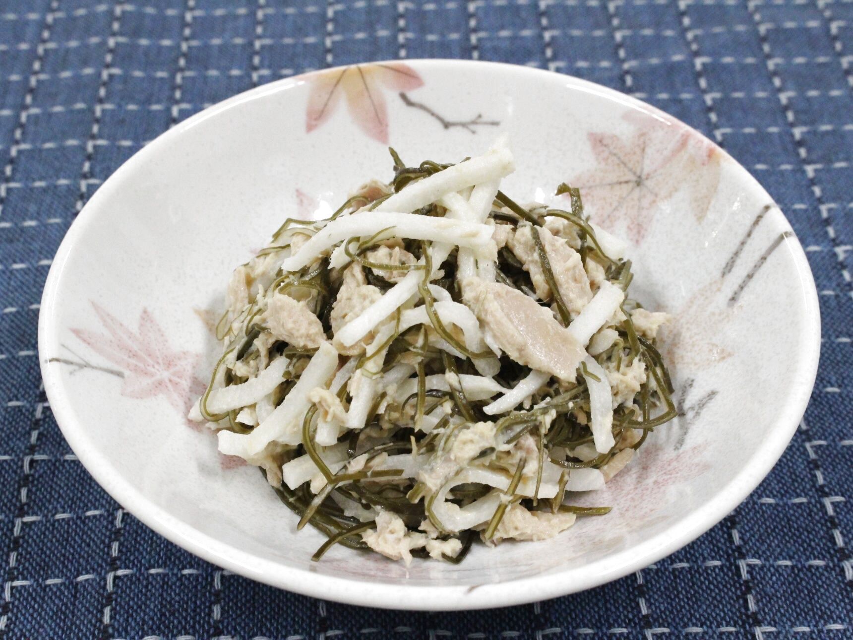 刻み昆布入り大根とツナのサラダ