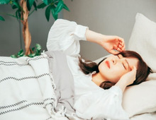 「休みの日に寝だめ」が逆効果！？月曜日のダルさを招く〈社会的時差ボケ〉とは