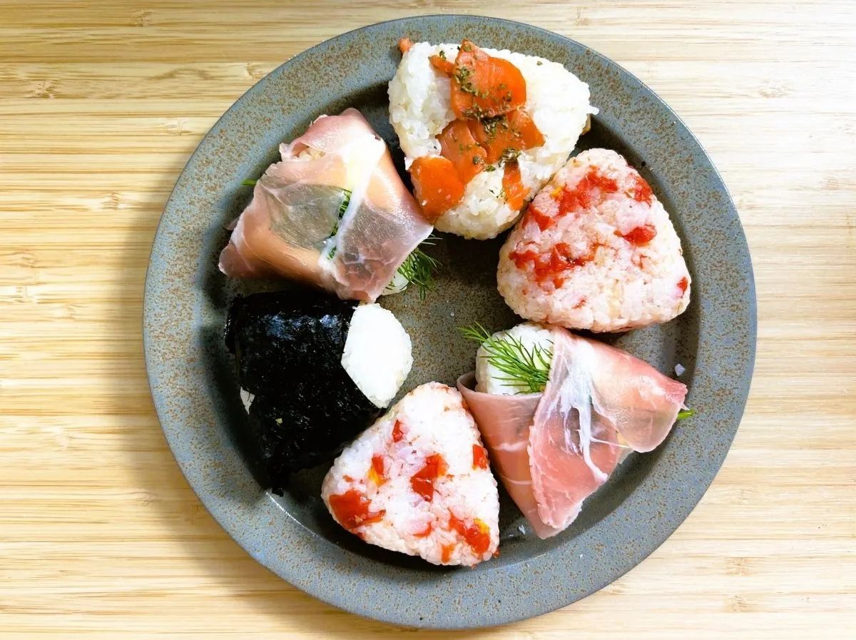 『カラフルおにぎり』の作り方！もっと楽しくなる♡お弁当箱が宝石箱に♪
