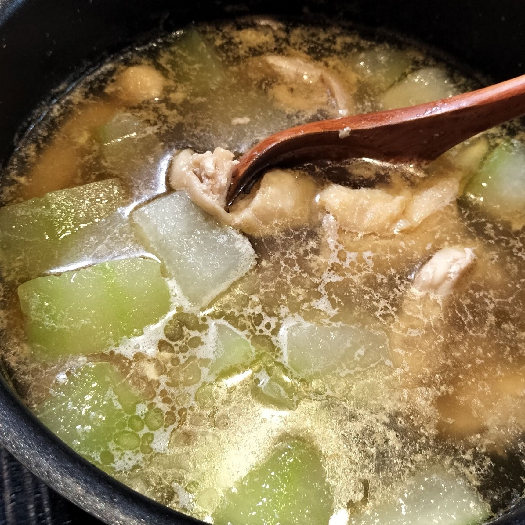 【しっとり柔らか鶏もも肉と冬瓜のコク旨スープ】