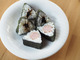 【お弁当にぴったり】一度に2種類の具が作れる！？一口サイズで食べやすい『ミニ三角おにぎり』の作り方