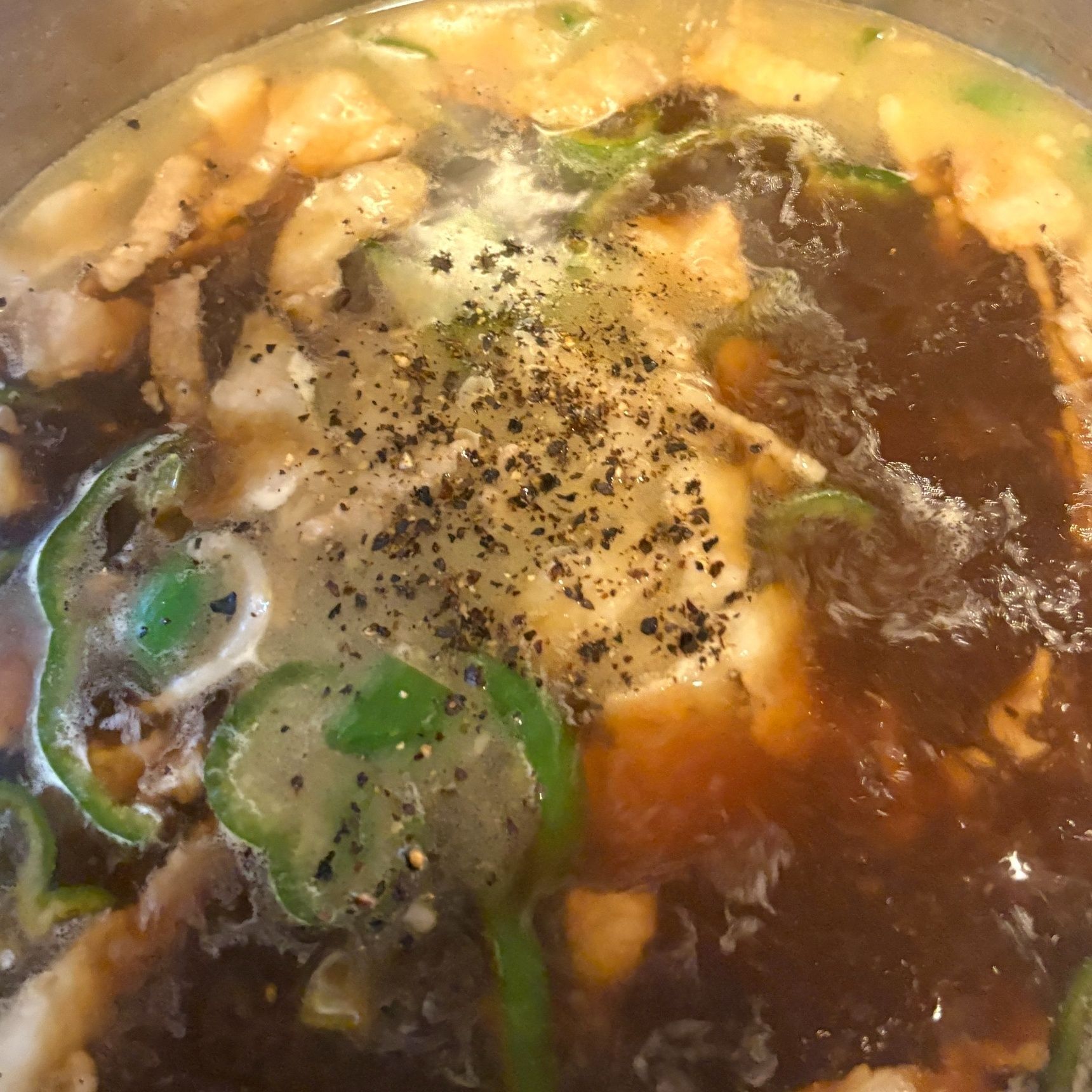 そしてもう1つ！このうどんにはブラックペッパーが合うのです。