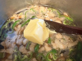 信じられないと思うけど、うどんにバターとブラックペッパー！