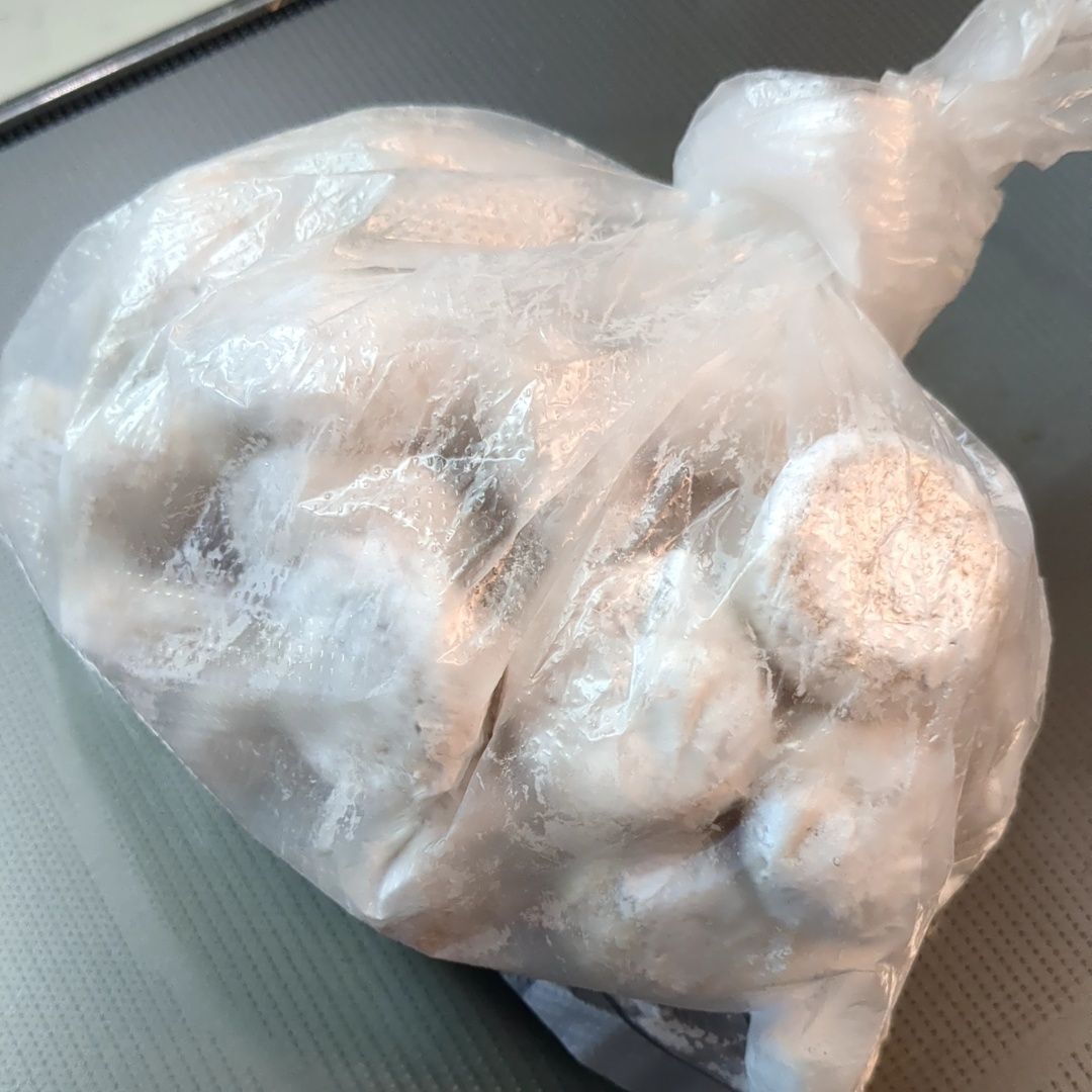 2回目の粉糖をまぶします。仕上げです。
