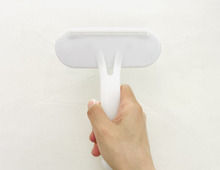 【セリア】コロコロの使用頻度が減るかも！？家中で使えた『2WAYブラシ』車にもあると便利♪ 