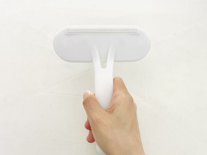 【セリア】コロコロの使用頻度が減るかも!?家中で使えた『2WAYブラシ』車にもあると便利♪