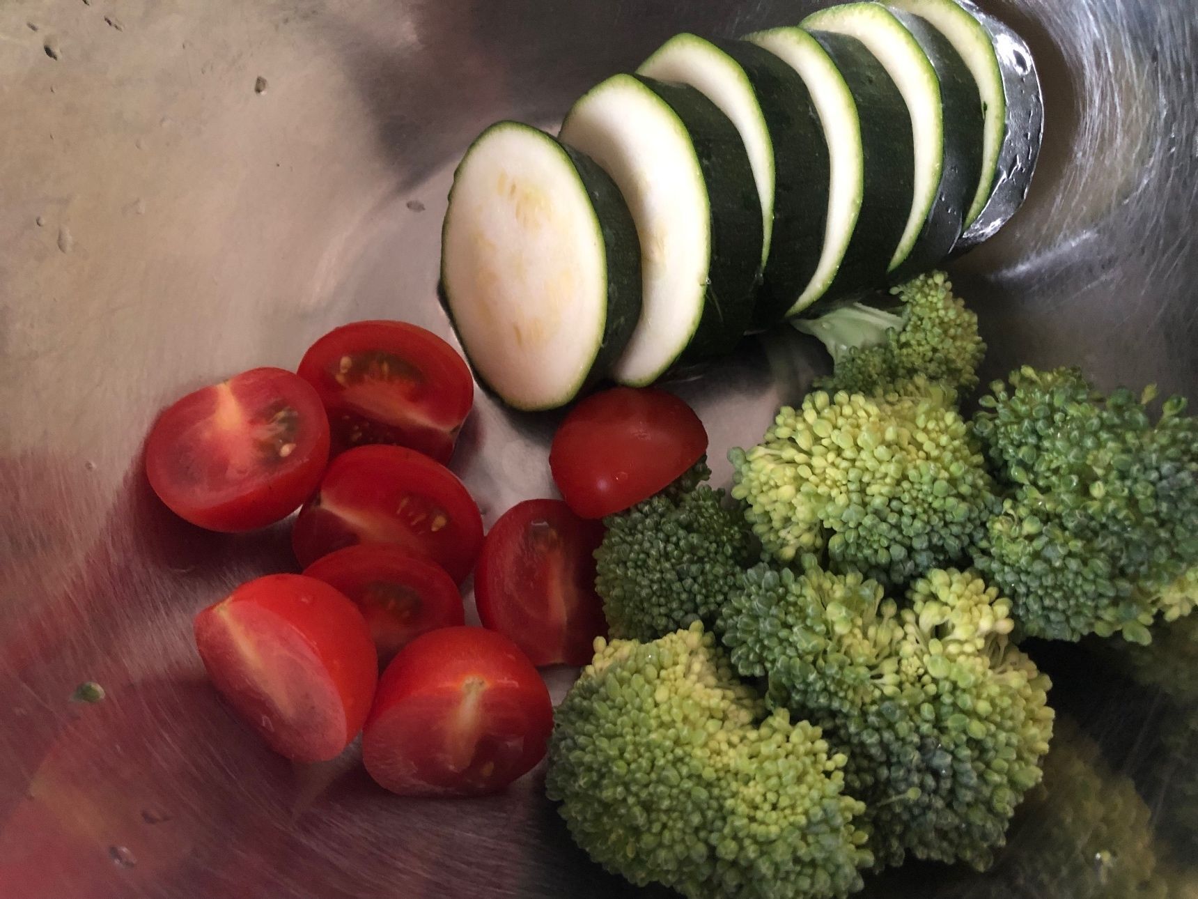 野菜を切ります