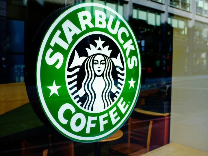 スタバで注文するとき、ドリンク名を言うのは"3番目"が正解!?じゃあ最初と2番目に伝えるのはいったい何…?