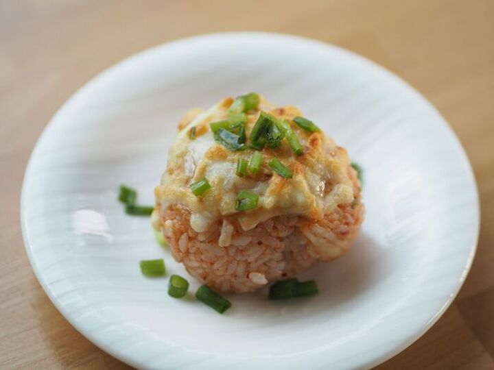 【ご飯とチーズが最高】トースターで焼くだけ!?子どもも喜ぶ進化系「ピザおにぎり」が激ウマすぎた