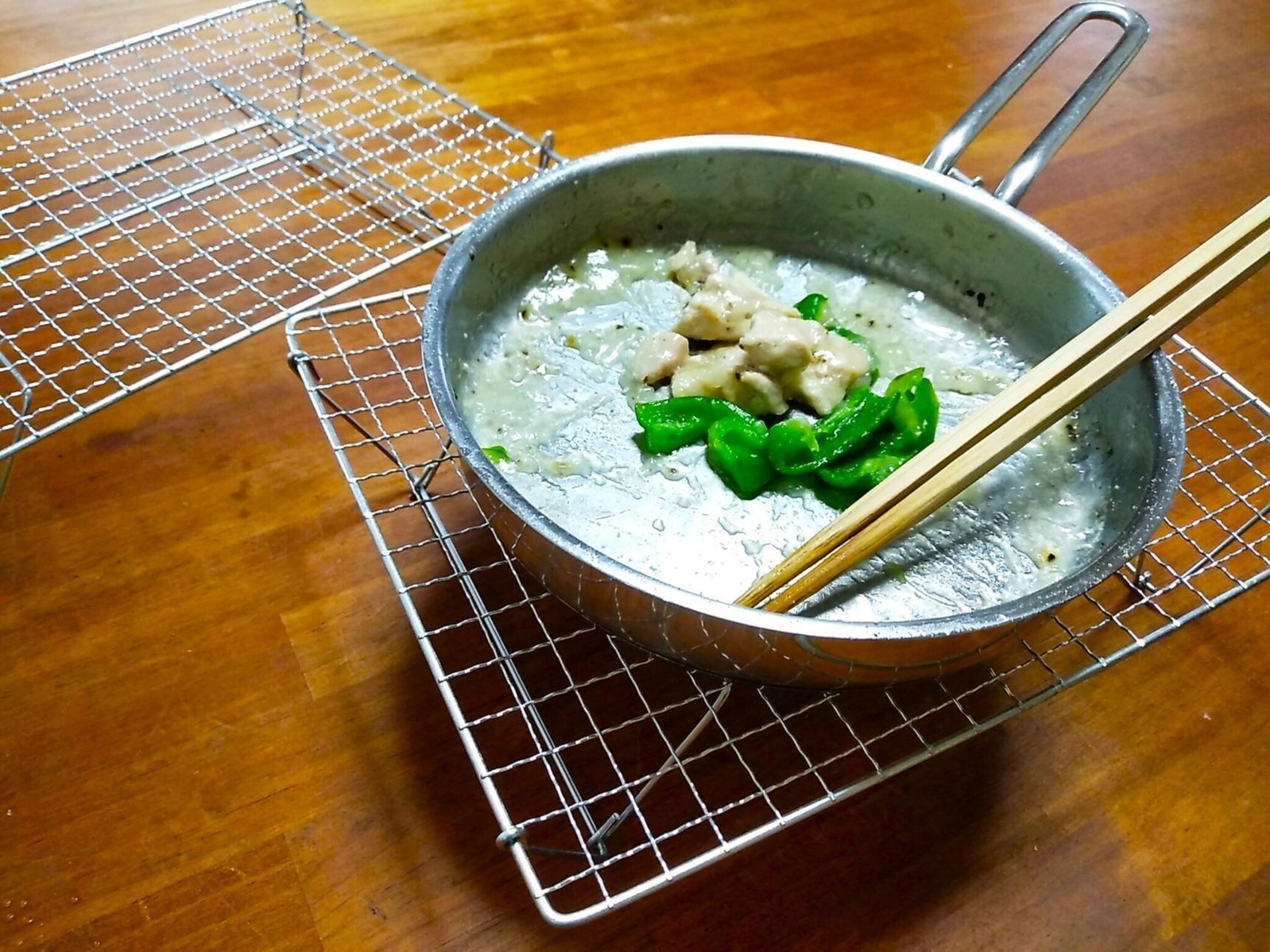 お弁当作りにキャンプ用の焼き網・「冷まし」で活躍！