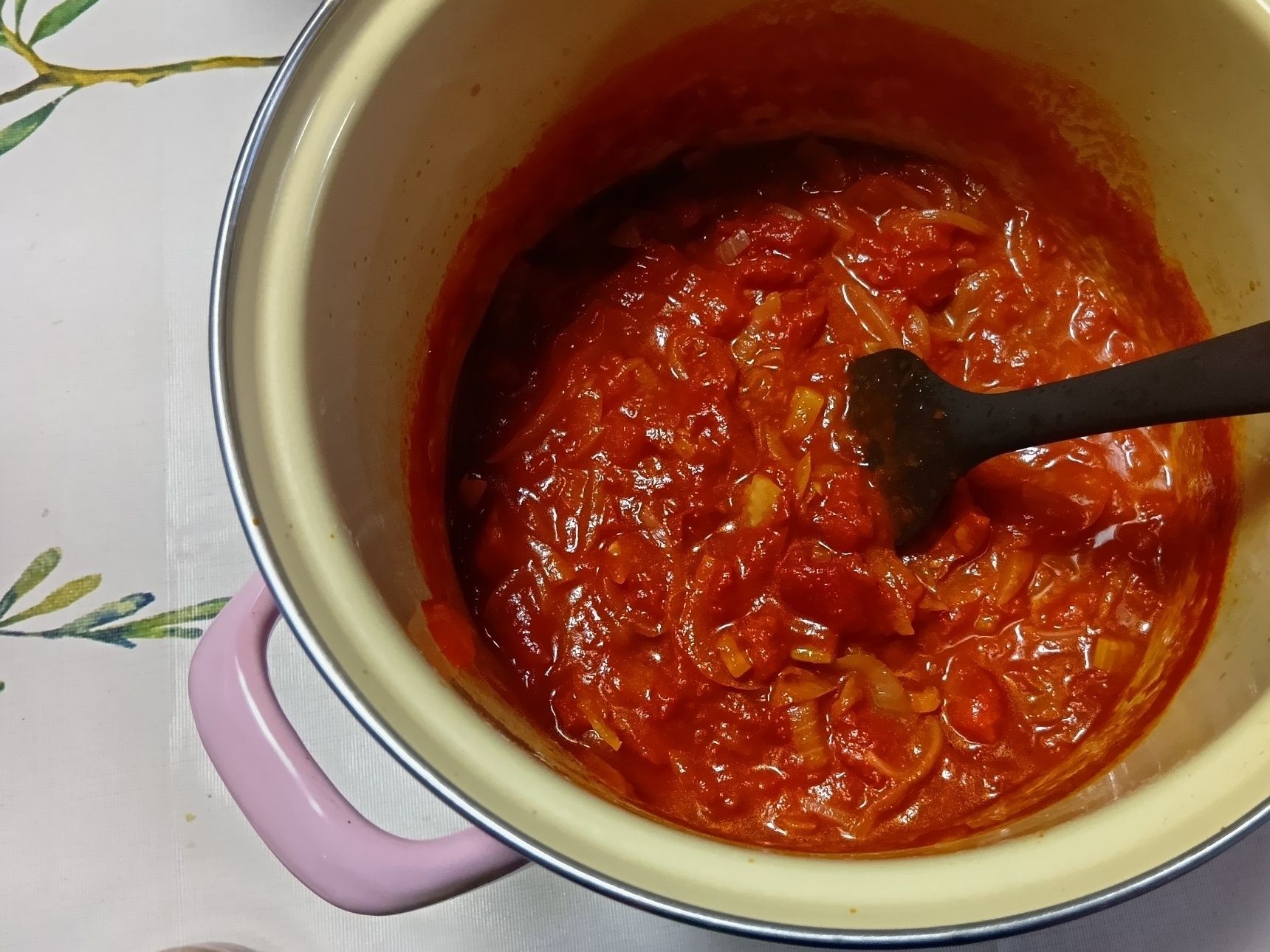 まずは、万能トマトソースの作り方