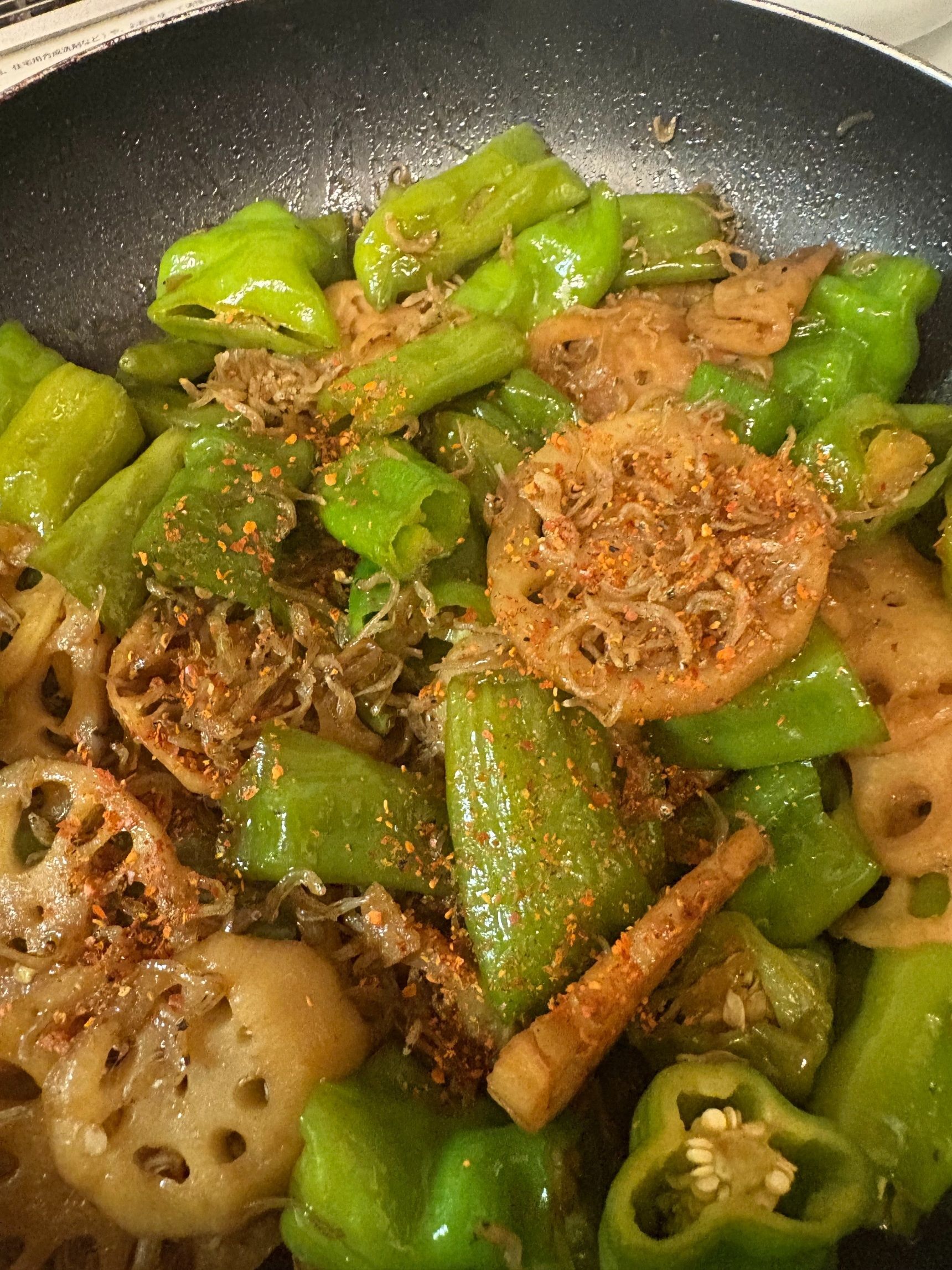 最後にお好みで七味唐辛子を振るとすごく合います。